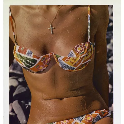 "The Bikini Revolution in 1962: A Symbol of Emancipation and Feminine Allure in America"