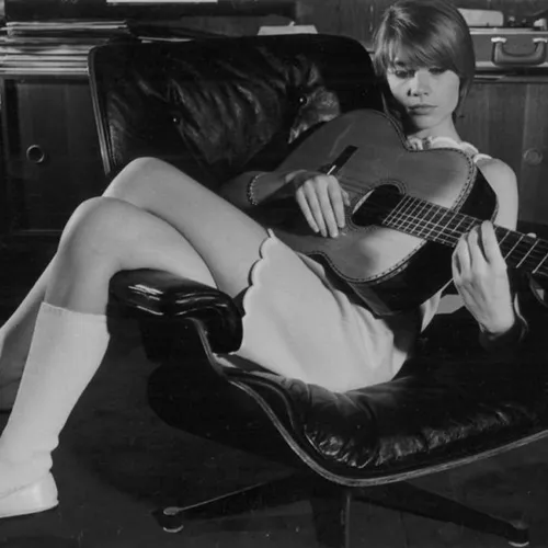 The Timeless Style of Françoise Hardy: A Fashion and Music Icon of the 60s-80s