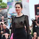 Julia Fox Stuns in Unconventional Ensemble at Venice Premiere of "The Beast"