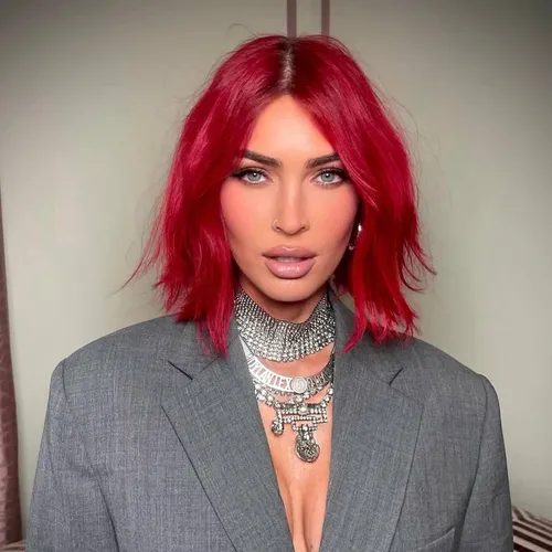 Megan Fox Unveils Radical New Look: Meet the "Red Velvet" Bob!