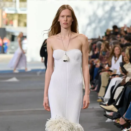 Gabriela Hearst’s Chloé SS2024 Collection: A Serene Dance of Color and Texture