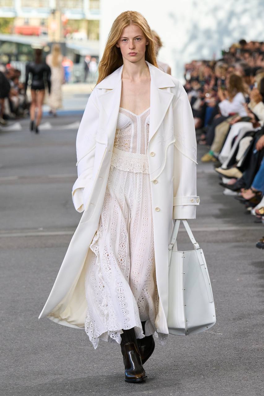 Gabriela Hearst’s Chloé SS2024 Collection: A Serene Dance of Color and ...