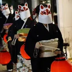 Unique Halloween Performance Showcases the Enchanting Fox Wedding Tradition