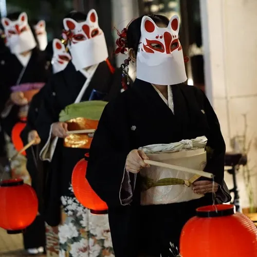 Unique Halloween Performance Showcases the Enchanting Fox Wedding Tradition